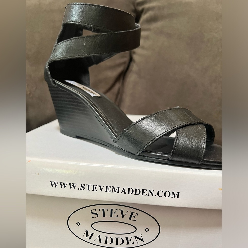 Steve Madden wedge sandals size 8.5